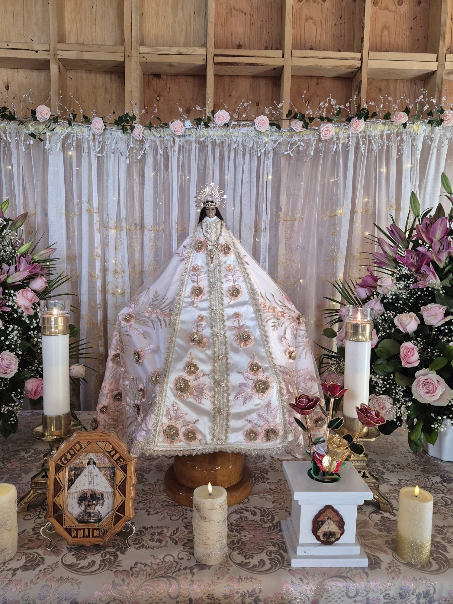 Nuestra Señora de Juquila en su altar